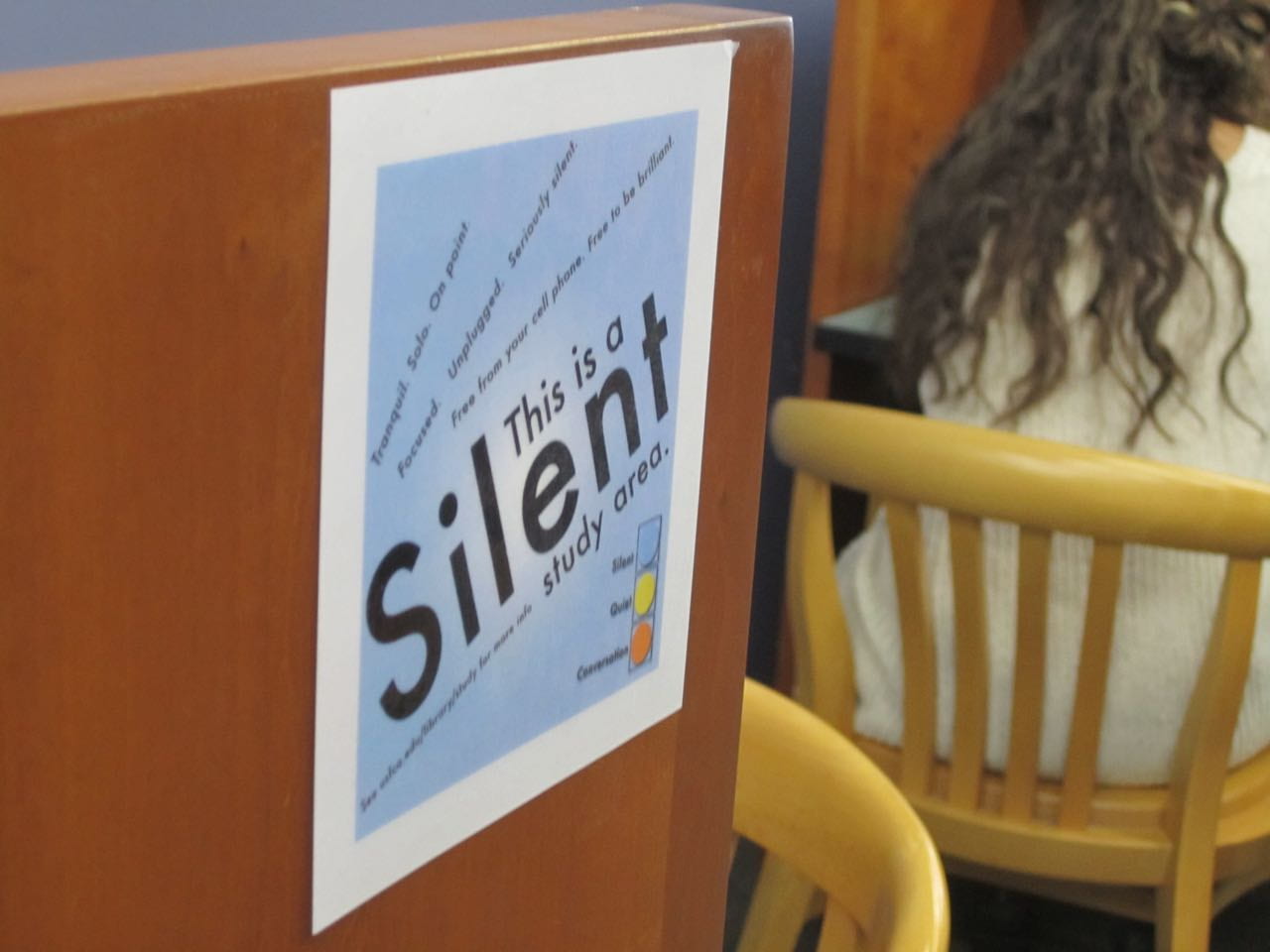 Silent study sign on a desk